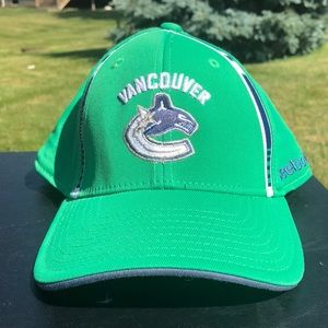 Vancouver Canucks L/XL Hat 🧢